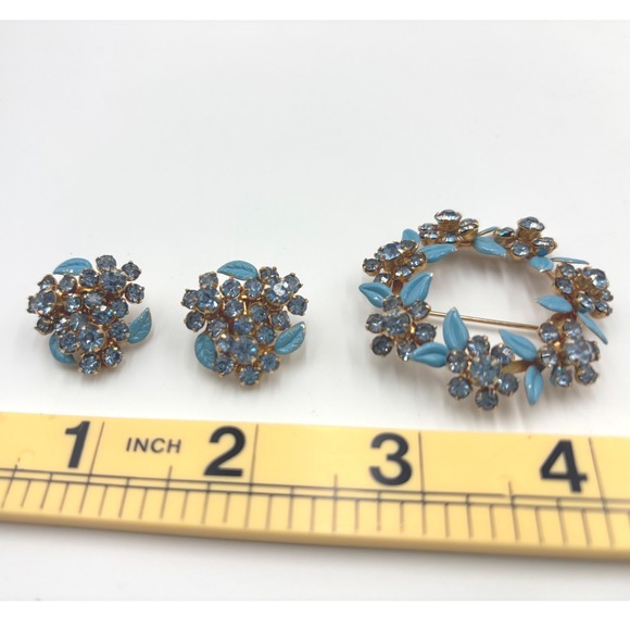 Vintage 1940's WEISS NY Blue Rhinestone Floral Brooch & Clip On Earrings Set - Picture 5 of 12